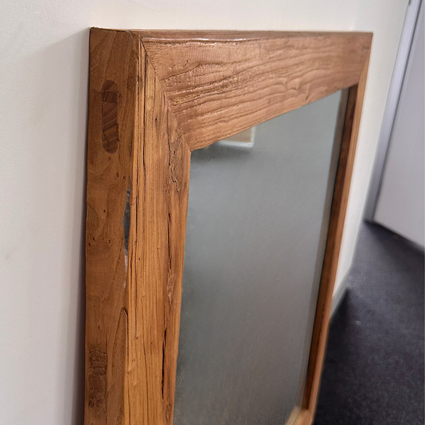 Elm Mirror | 100 x 100 cm