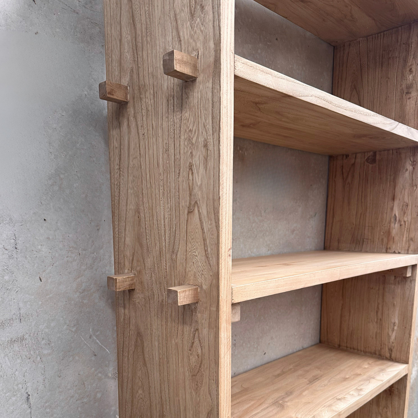 5 Pocket Elm Shelf