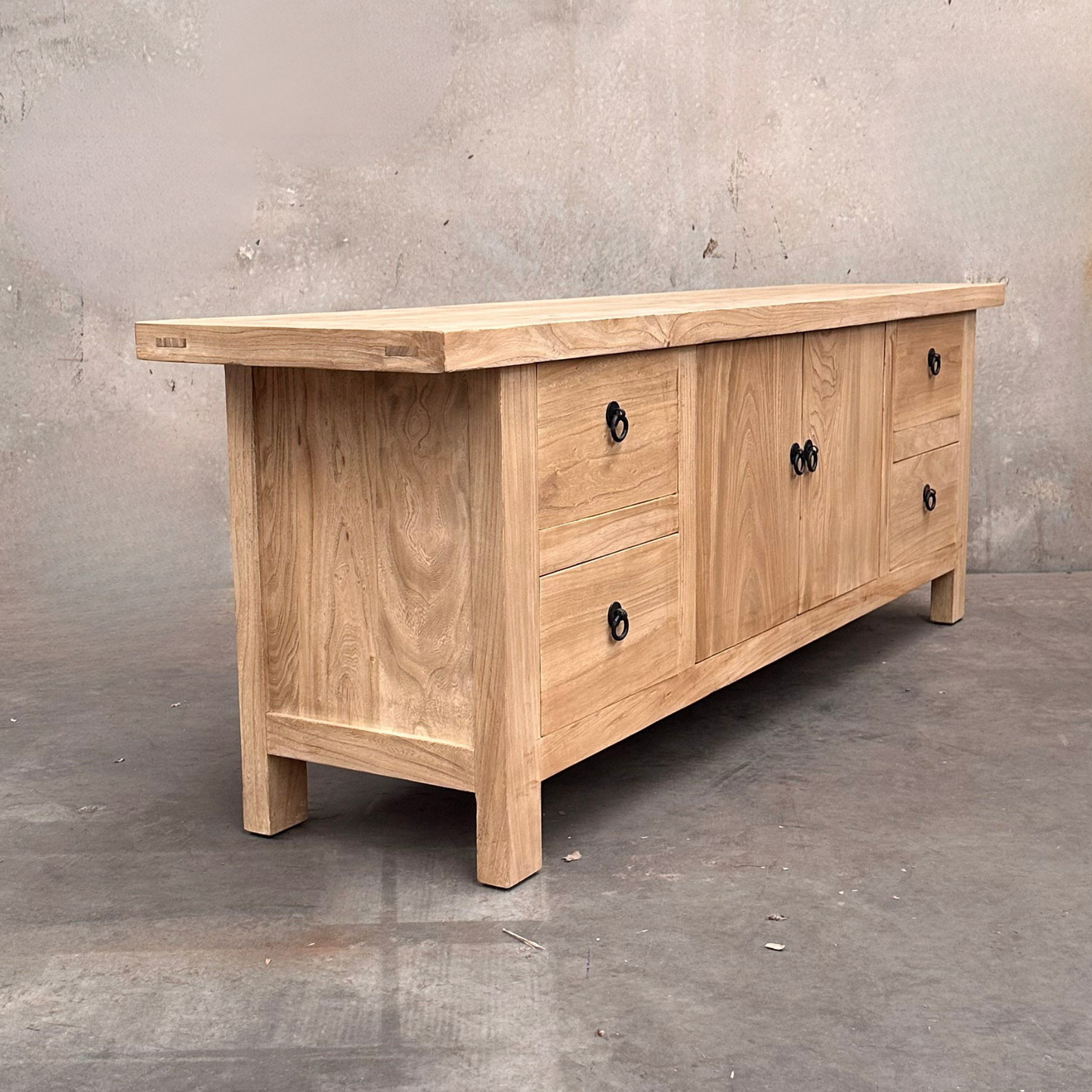 Low Cabinet Overhang | Natural