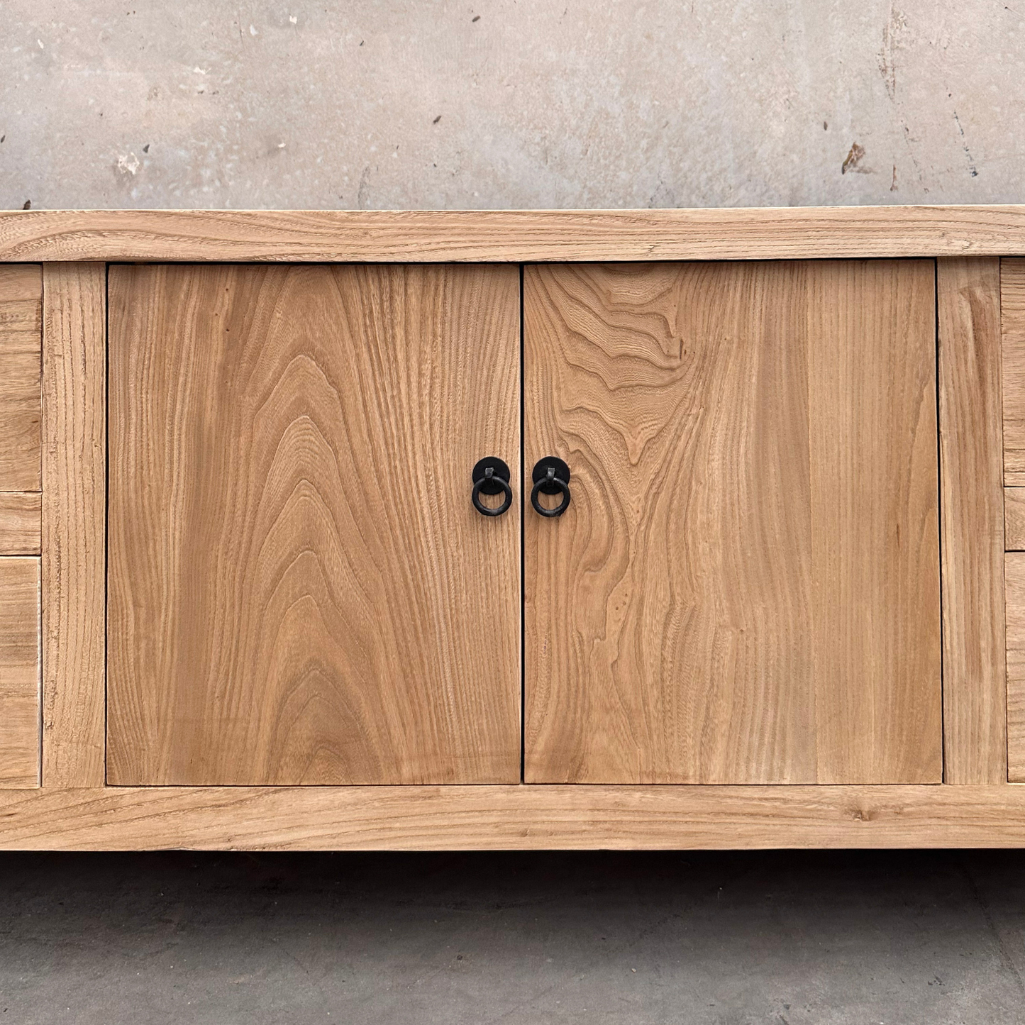 Low Cabinet Overhang | Natural
