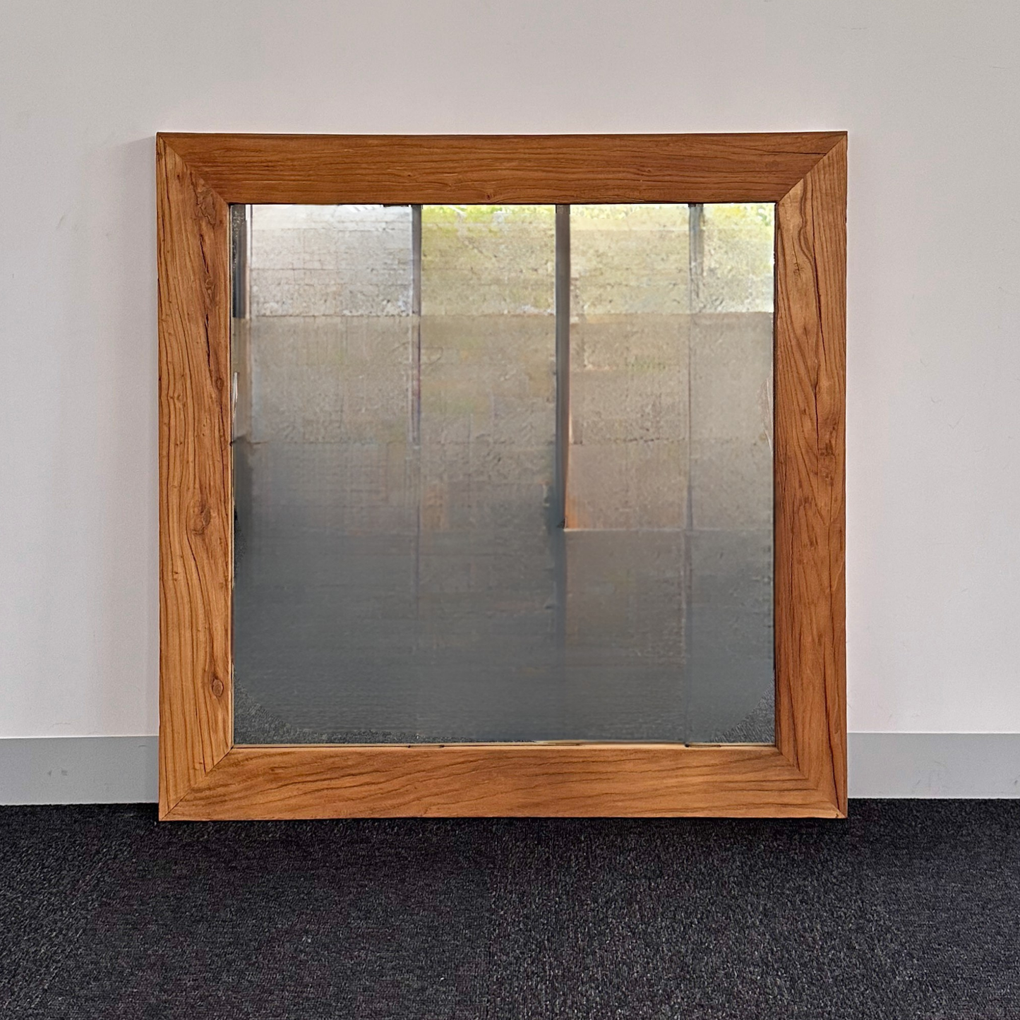 Elm Mirror | 100 x 100 cm