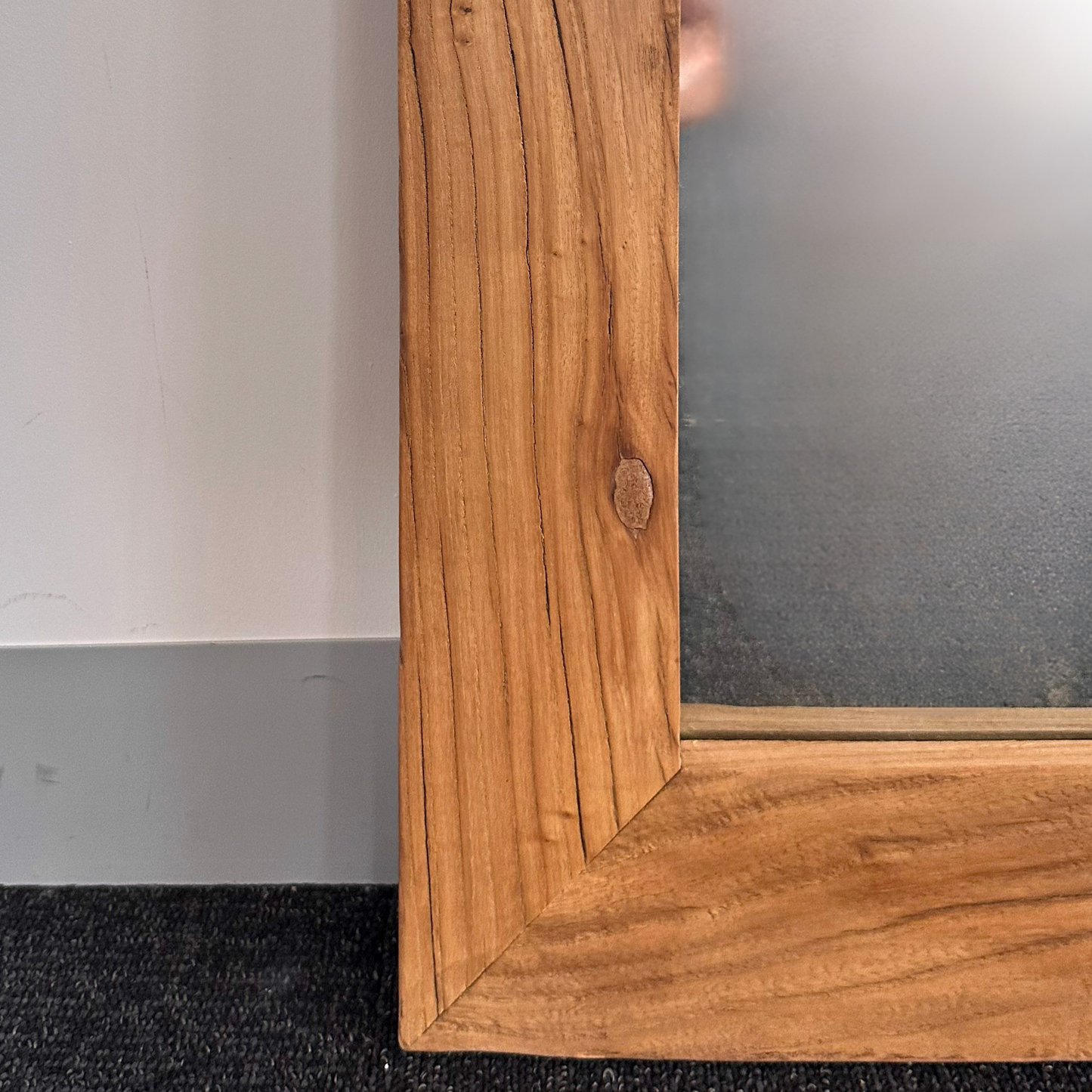 Elm Mirror | 100 x 100 cm